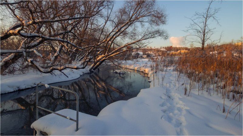 Беларусь, Закат, Зима, Лошица, Лыжня, Минск, Мороз, Мост, Река, Речка, Снег, Солнце, Сугробы, Тропинка, Туман Прогулка вдоль небольшой речушкиphoto preview