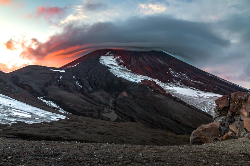 камчатка, вулкан, авачинский, ночное восхождение, рассвет, шапка на вулкане, облака, россия, kamchatka, ninaslashchilina, photografer, landscape, sunrise, volcans Тревожное утроphoto preview
