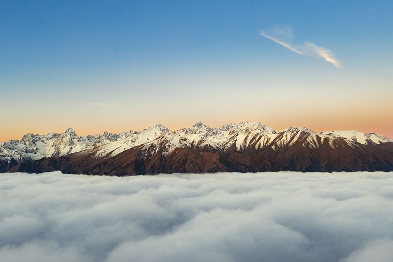 Кавказский хребет над облаками.photo preview