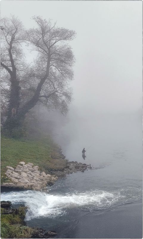 Рыбачок в туманеphoto preview