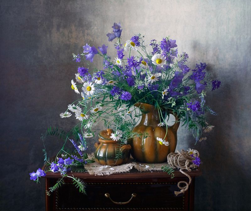 миламиронова, фотонатюрморт, stilllife, лето, натюрмортсцветами, букет, цветылуговые, цветы, ромашки, колокольчики Колокольчики мои... фото превью