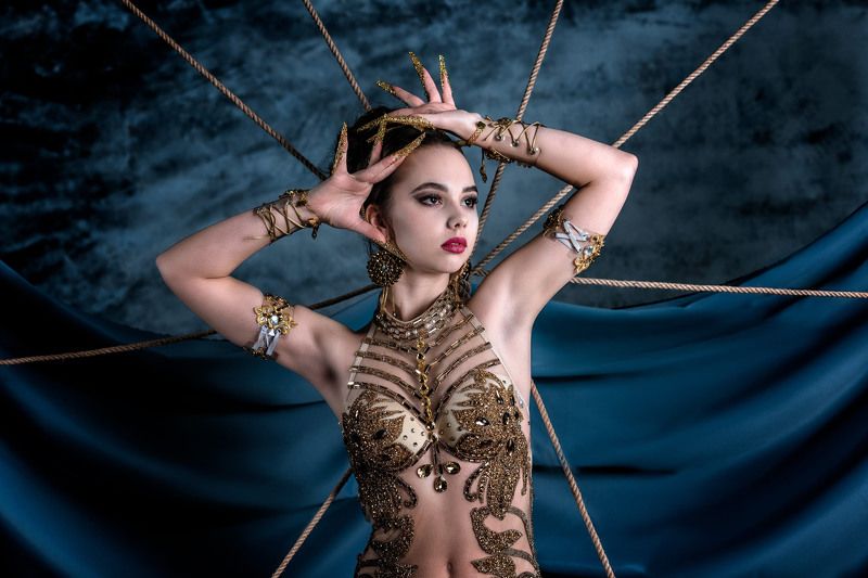 Женский портретphoto preview