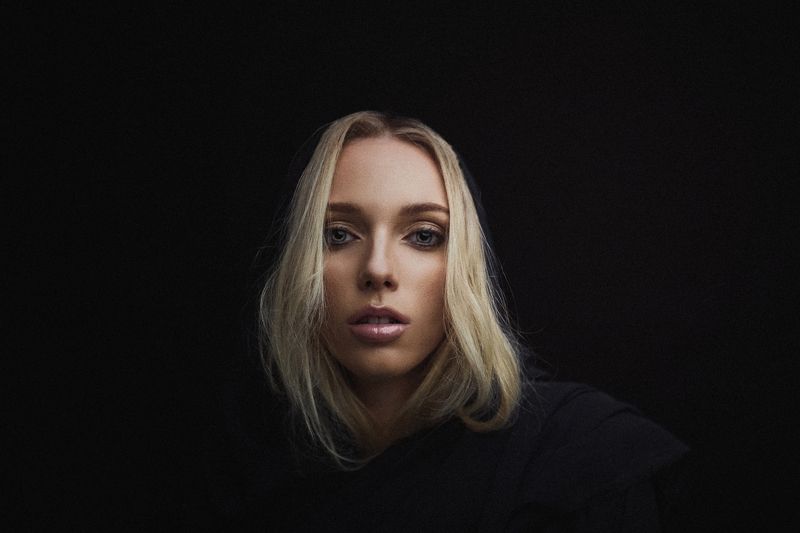 девушка,жанр,портрет,фотография,модель,арт,portrait,photography, middle,nature,soul,свет,girl,canon 35mm, woman,monochome,ню,гламур photo preview