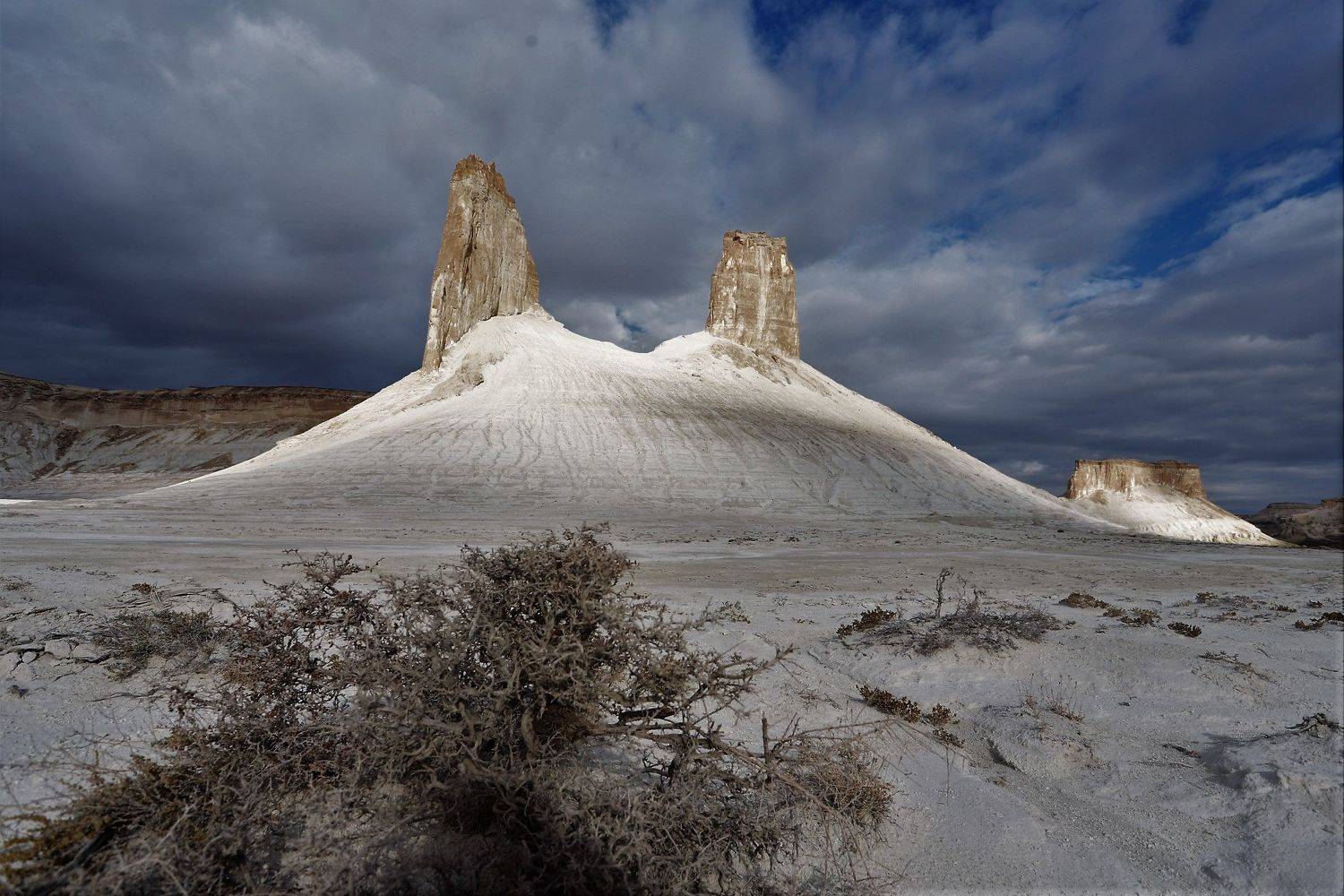 казахстан, полуостров мангистау, меловые скалы, фактурные, пейзаж, день, выразительные очертания, Максимушкина Ольга