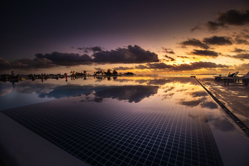 cool pool Maldivesphoto preview