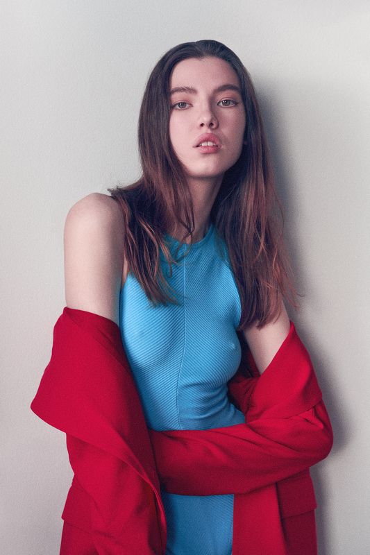 girl, woman, color, face, nice, model, beautiful, red, blue, at home, natural light, wall, white wall Angelinaphoto preview