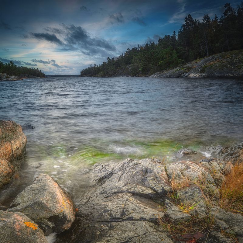 Горизонтальный  Нет людей  Фотография  На улице  Природа  Вода  Скала - Объект  Живопись - Природа  Дерево  Пейзаж - Пейзажи  Озеро  Красота в природе  Озера  Кромка воды  День Перед закатом.photo preview