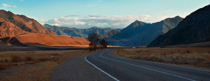 Дорога вдаль и вдаль идёт...photo preview