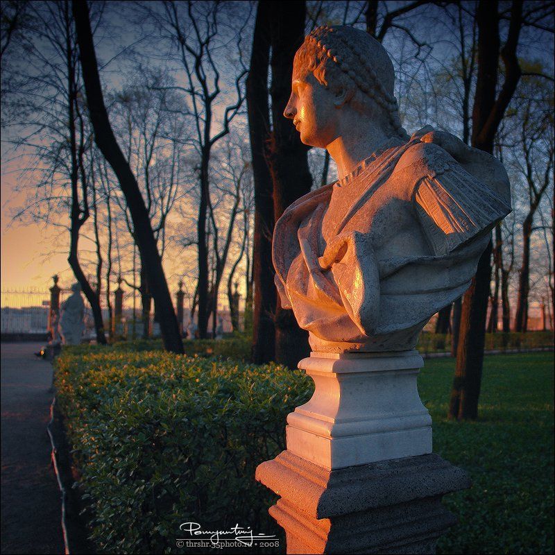 санкт-петербург, петербург, питер, летний сад, бюст, скульптура, закат Глядя на Солнце в мыслях о вечном...photo preview