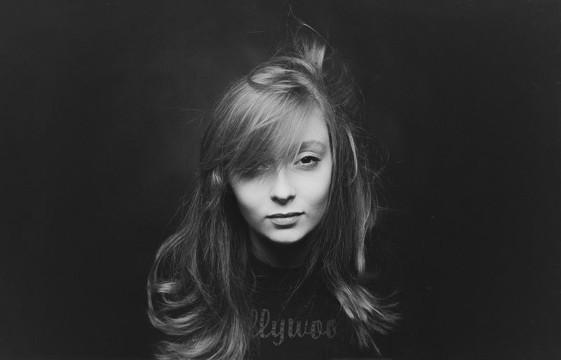 film , girl , hair , BW portrat ,  Caryphoto preview