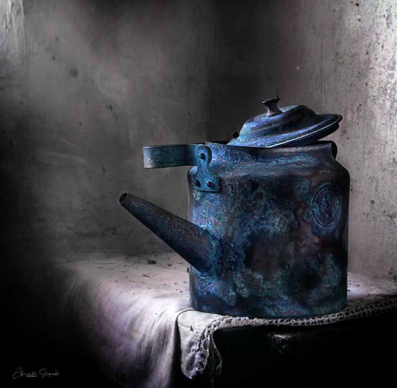 teapot, patina Old soldier teapot with patinaphoto preview