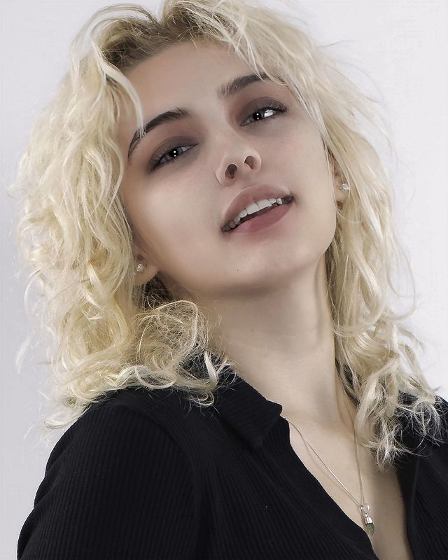 #blonde Dannie #1photo preview