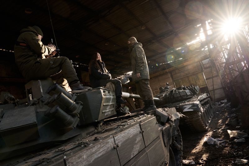 girl, man, tank, russia, z, donetsk, dpr, journalist, tankman, мы живы, марьяна, наумова, девушка, журналист, танк, танкист, танкисты, донецк, днр, россия, интервью Марьяна Наумова. Съемки программыphoto preview