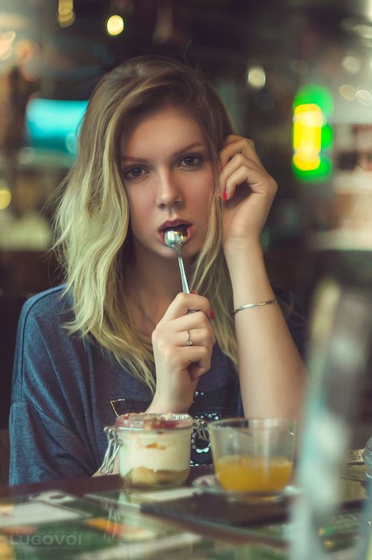 В кафеphoto preview