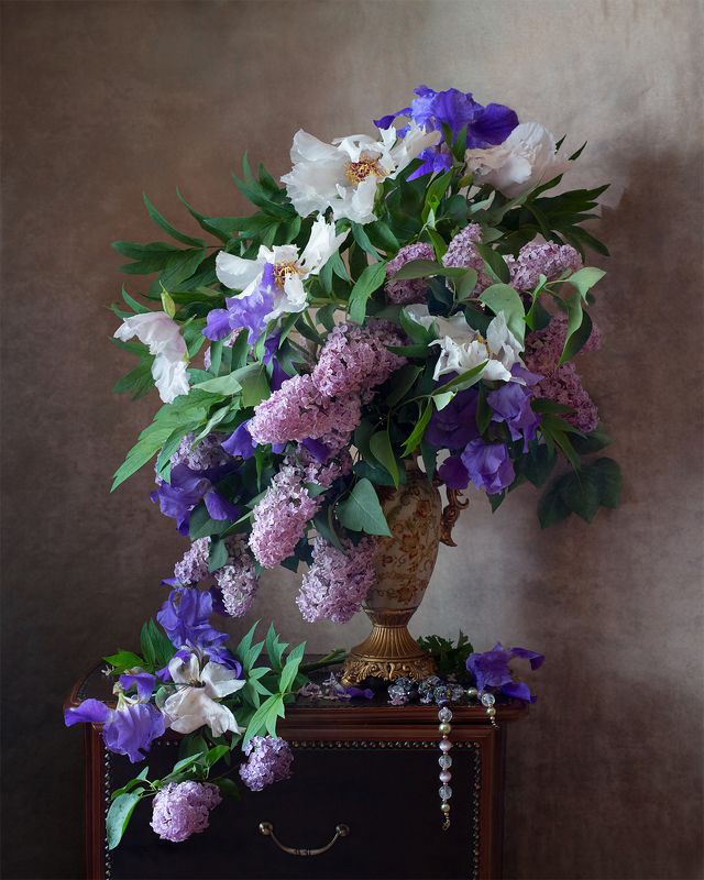 миламиронова, фотонатюрморт, натюрмортсцветами, цветы, букет, сирень, пионы, бусы, ирисы, авторскоефото, stilllife Была весна... фото превью