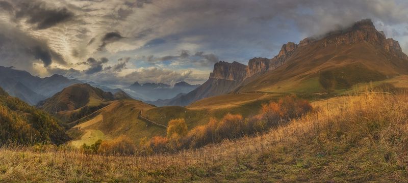 Позолотила осень горыphoto preview