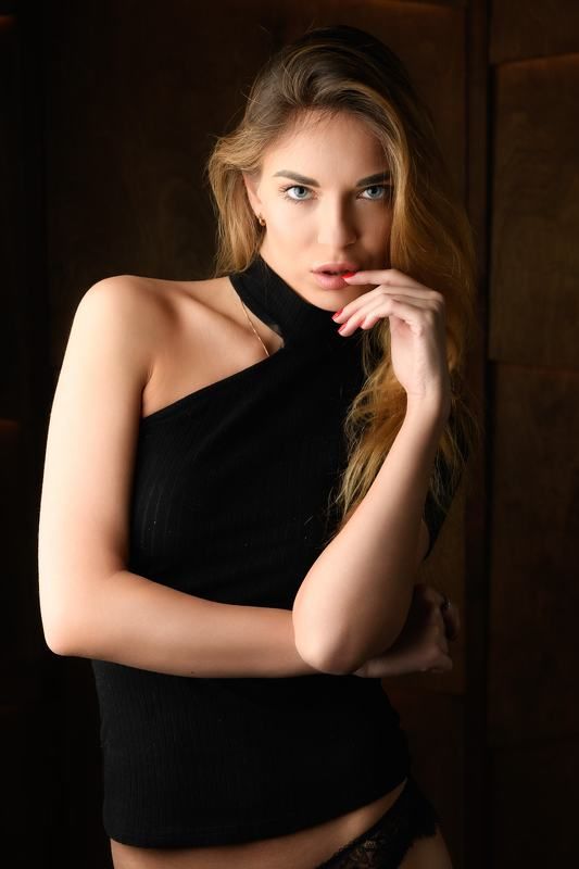 Женский портретphoto preview