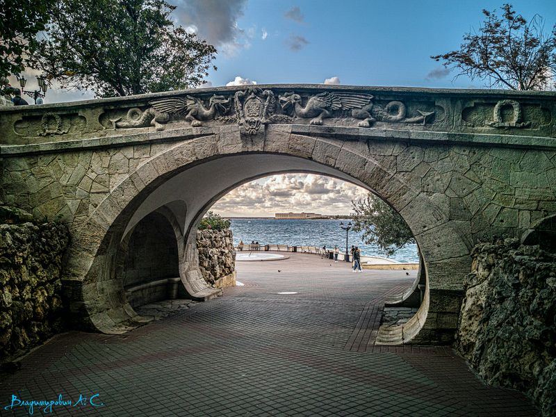 константиновская батарея мост для влюблённых драконами севастопольская бухта Вид на Константиновскую батарею.photo preview