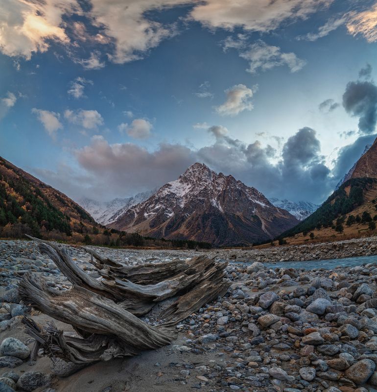 #россия #эльбрус #кабардинобалкария #чегемскиеводопады #чегемскоеущелье #горы Тихтенге́нphoto preview