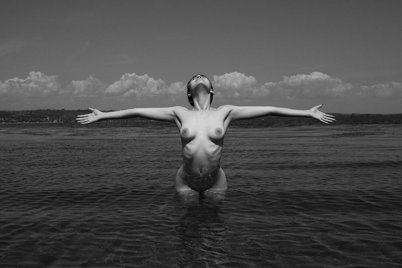 art nude, fine art nude, bw nude photo, conceptual, minimalism nude, nude in the landscape, surreal nude, conceptual nude, figurative nude *photo preview