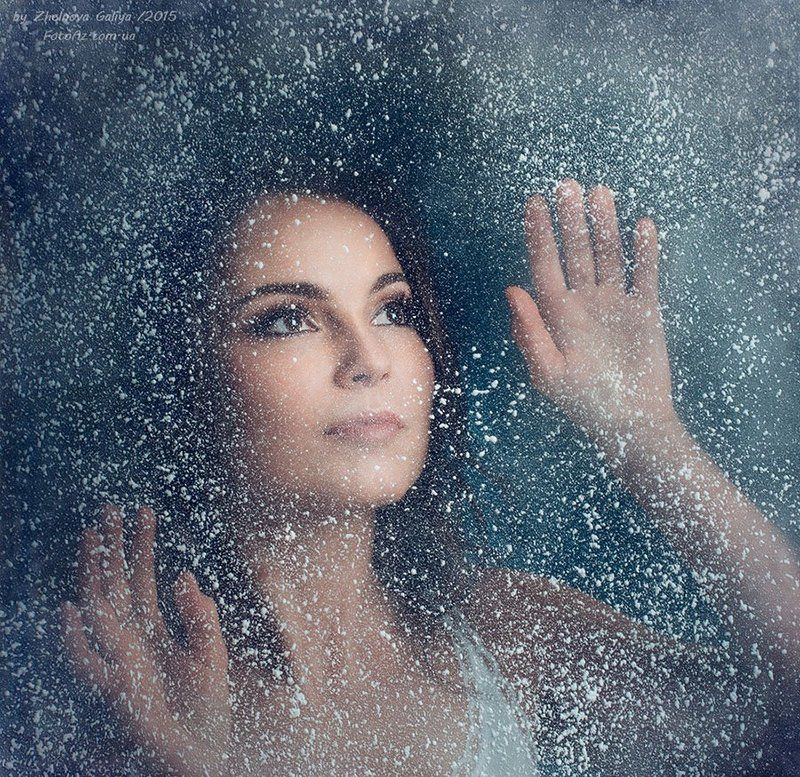 Девушка, Окно, Снег ...photo preview