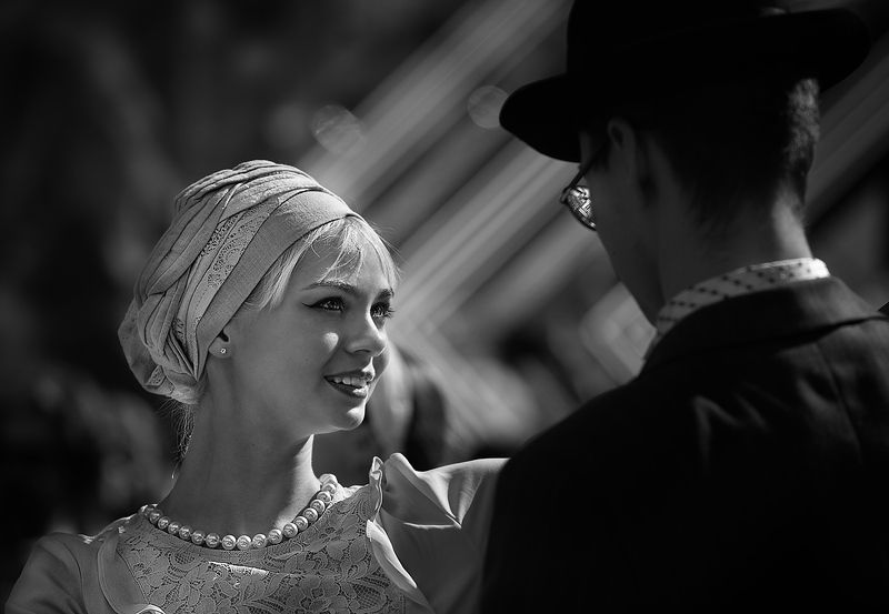 чб фото. уличное фото, уличный портрет, городские картинки День Города. Танецphoto preview