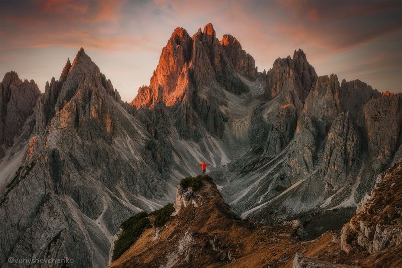dolomites, доломитовые альпы, доломиты, тре-чиме-ди-лаваредо, италия, italy In the depths of the mountains.photo preview