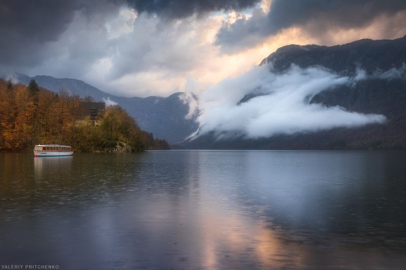 словения, утро, пейзаж, природа, горы, облака, озеро, бохинь, дождь, slovenia, nature, landscape, moutains, morning, dramatic, rain Дождливое утро на озере Бохиньphoto preview