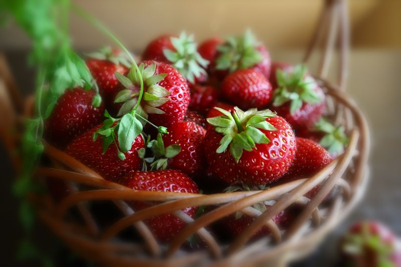 still life, home, delicious, beautiful, basket, food and drink, natural, red berries still life with strawberries фото превью