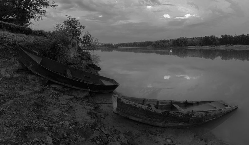 b&w, вечер, с лодками Берегаphoto preview
