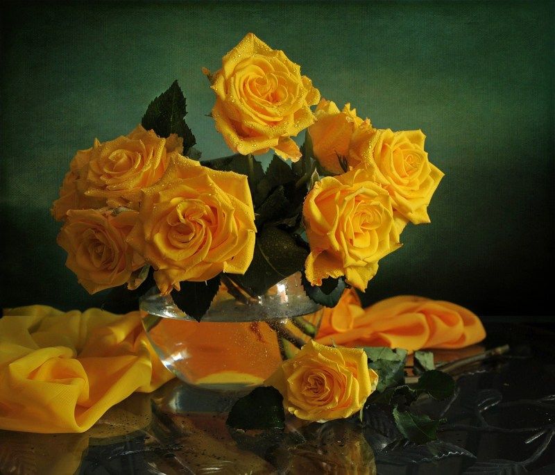 С  желтыми розамиphoto preview