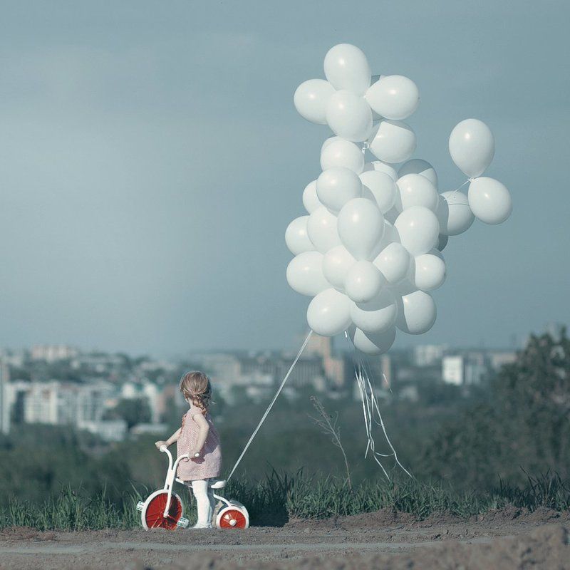 City, Велосипед, Воздушные шары, Город, Девочка, Небо cityphoto preview