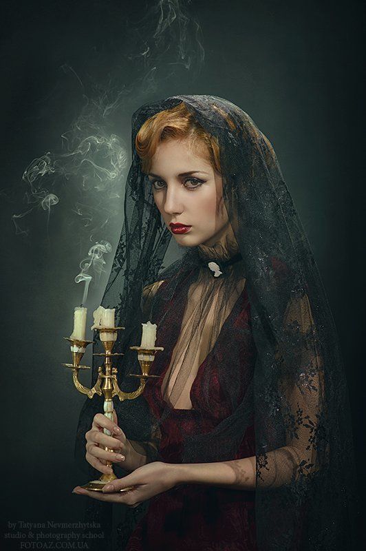 вдова, печаль, погасшие свечи, жесткий свет ***photo preview