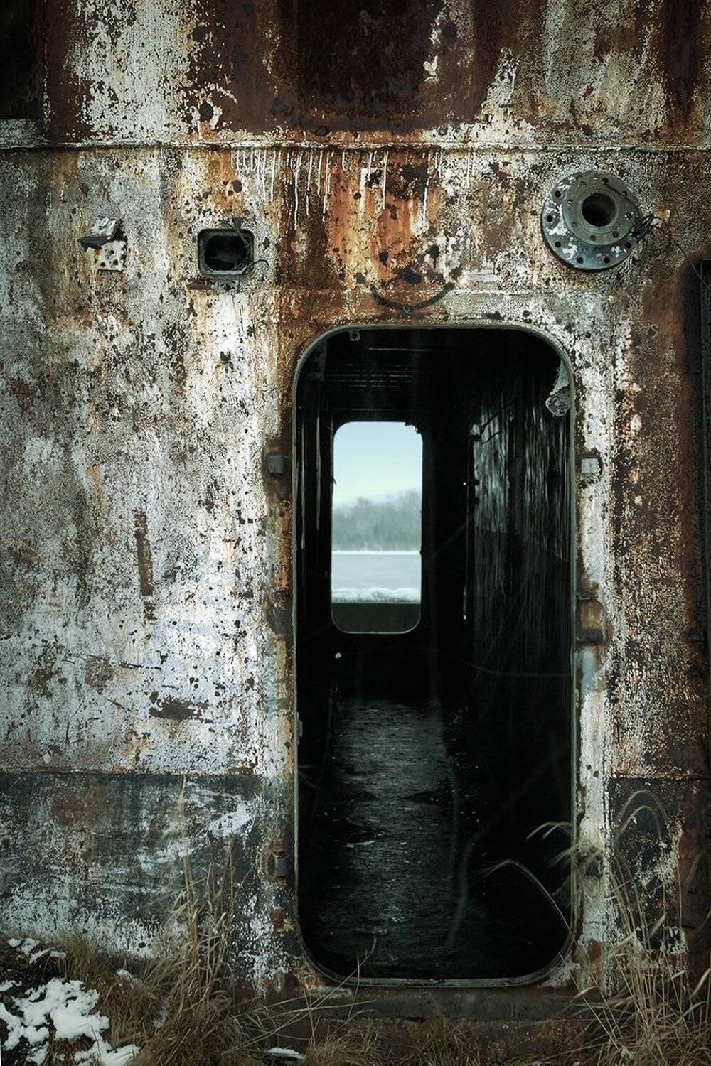 Старое железо. Автор: Дмитрий Антипов Дверь, Енисей, Железо, Заброшенный, Каюта, Корабль, Красноярск, Потеки, Ржавый, Старый, Текстура, Фактура, Дмитрий Антипов