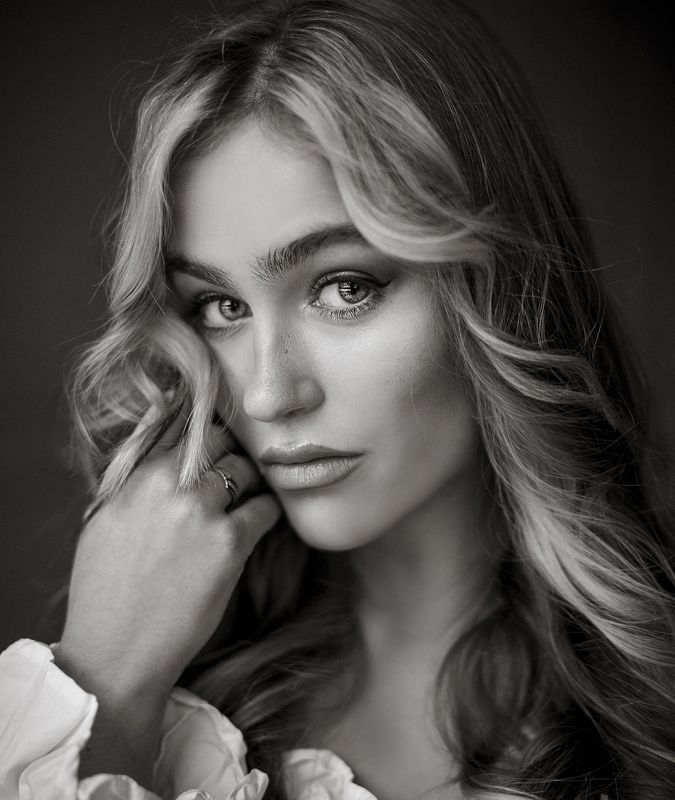 девушка, женский портрет, портрет, глаза, художественный портрет, чб Марияphoto preview