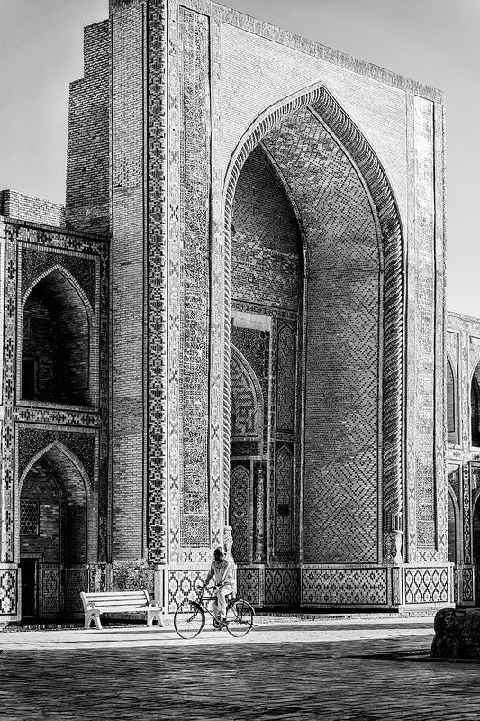 Утренний велосипедистphoto preview