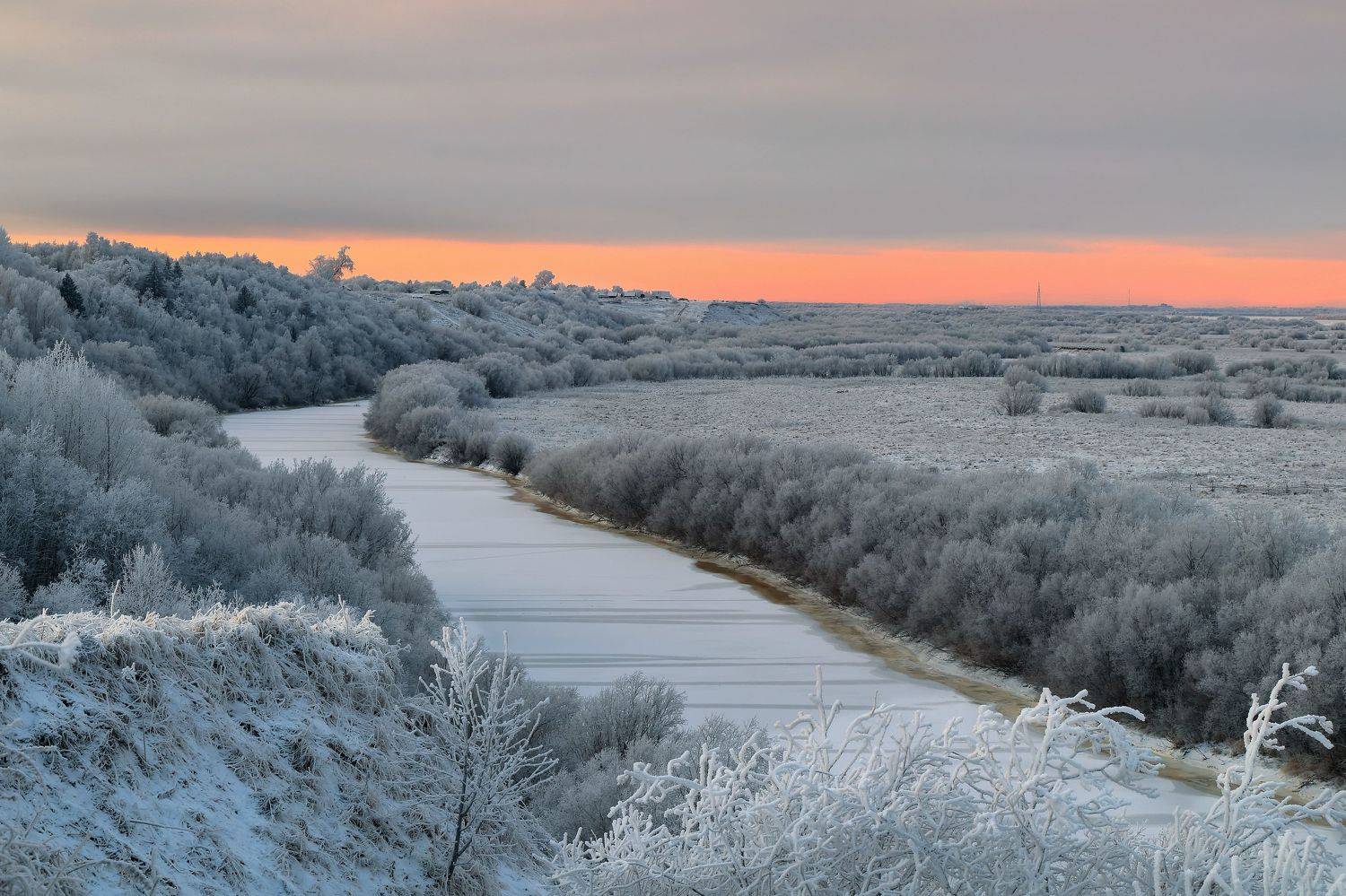 Северные дали.... Автор: Титов Александр природа, вечер, закат, снег, зима, долина, свет, Титов Александр