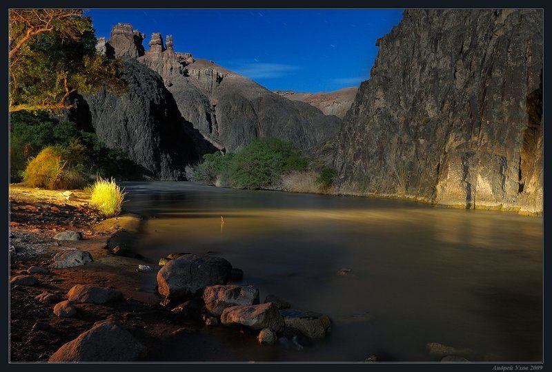 природа,скалы,река,каньон,ночь,полнолуние,камни,течение,берег,заросли На чужой планетеphoto preview