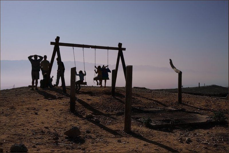 Качели на краю землиphoto preview