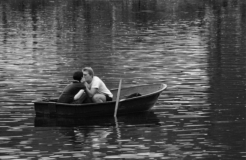 лодка, вода, чб, лукьяненко Мы на лодочке катались.....photo preview