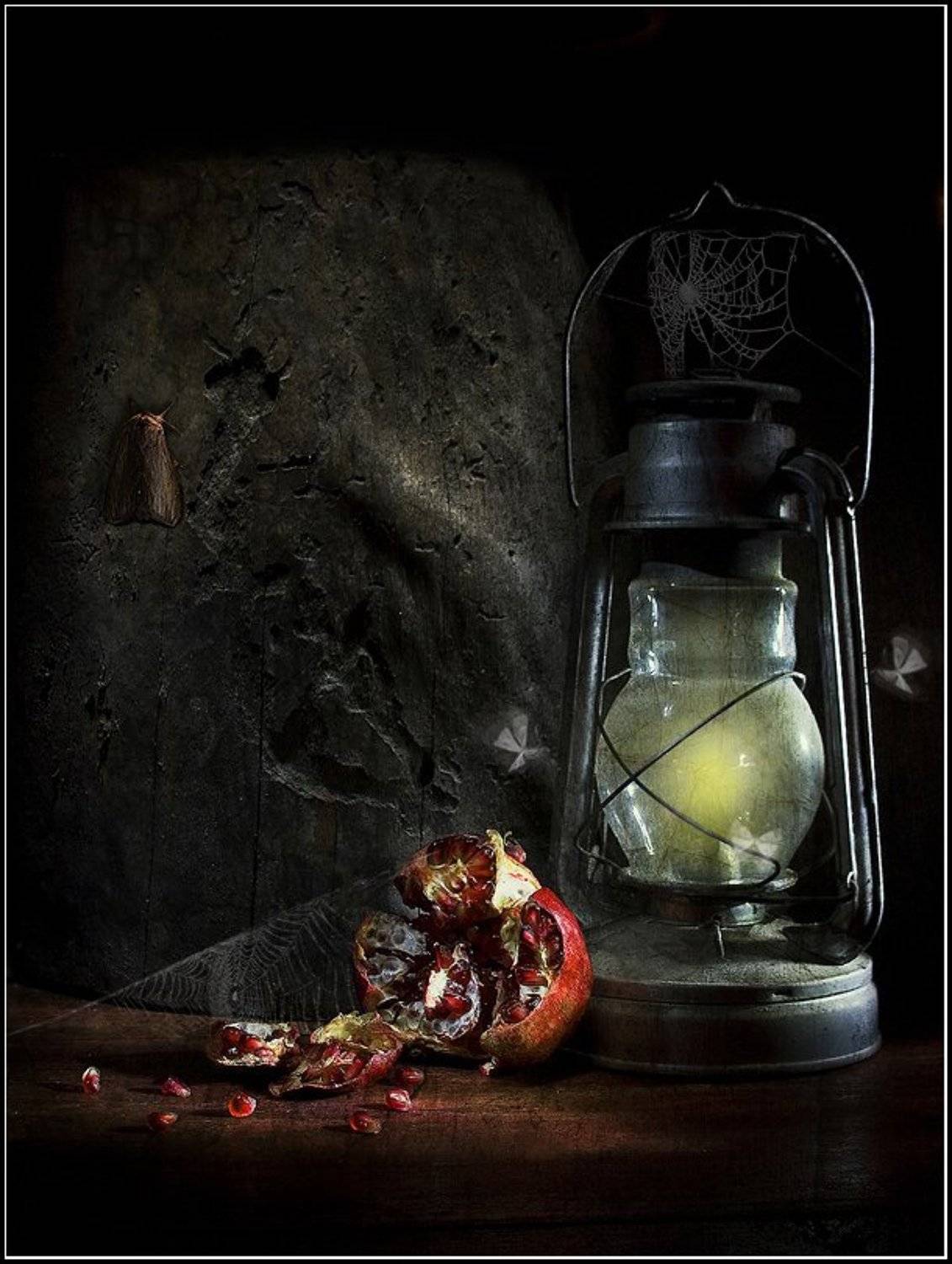 Если прислушаться можно услышать дыхание... предметов.... Автор: Vladim_Shipulin мотылёк,мотыльки,бабочки,ночные,ночной,гранат,гранаты,лампа,владимир,шипулин, Vladim_Shipulin