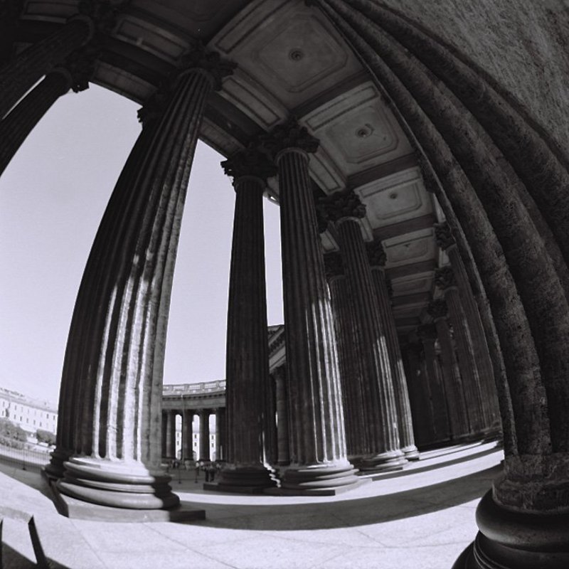 6х6,фотоплёнка,негатив, ч\\б Искривление собора.photo preview