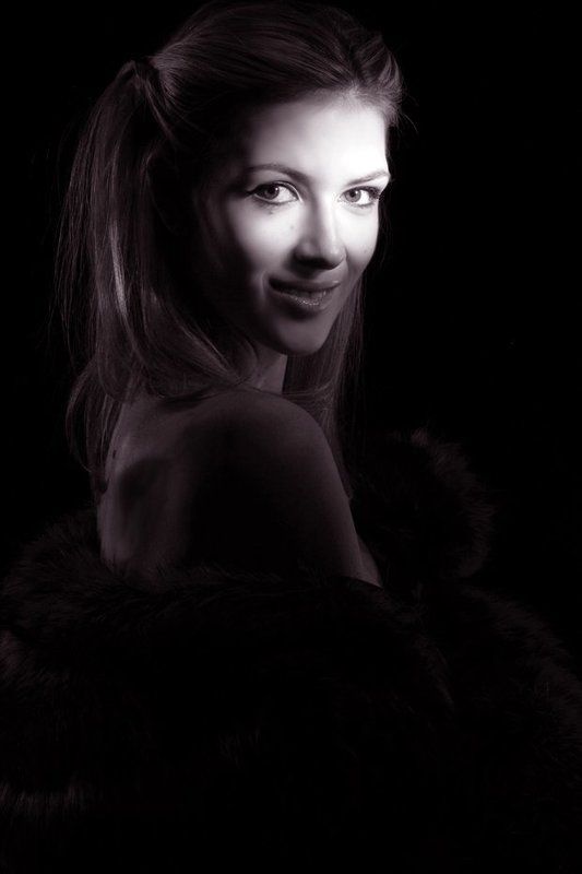 глаза, мех, девушка Черно-белое киноphoto preview