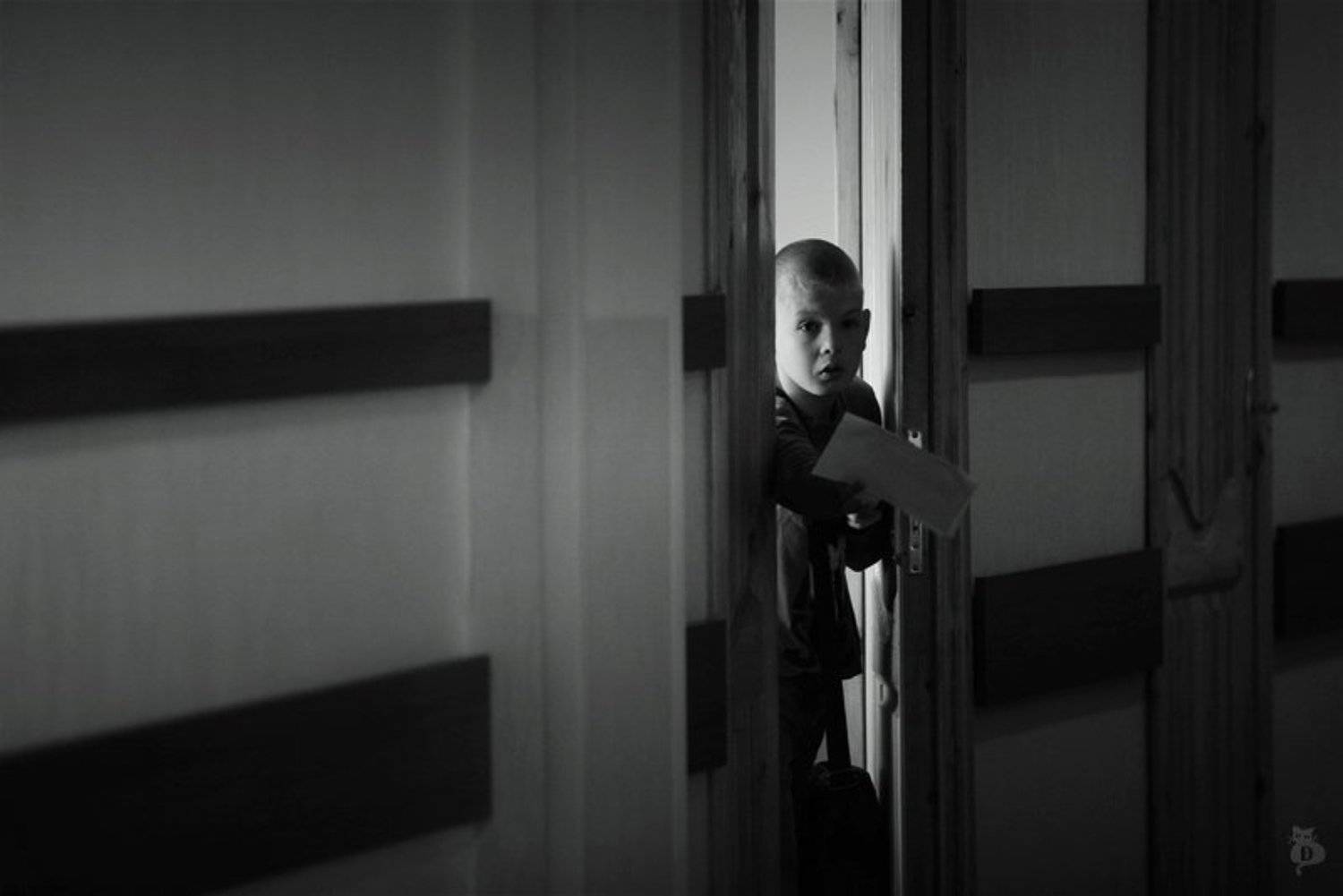 мальчик, ребенок, перемена, коридор, детдом, подглядывать, Darn Cat