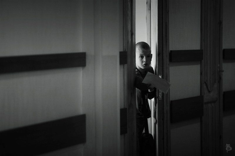 мальчик, ребенок, перемена, коридор, детдом, подглядывать Переменаphoto preview