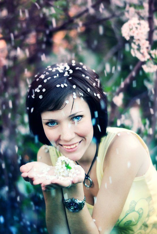 девушка,цвет,вишни Весенняяphoto preview