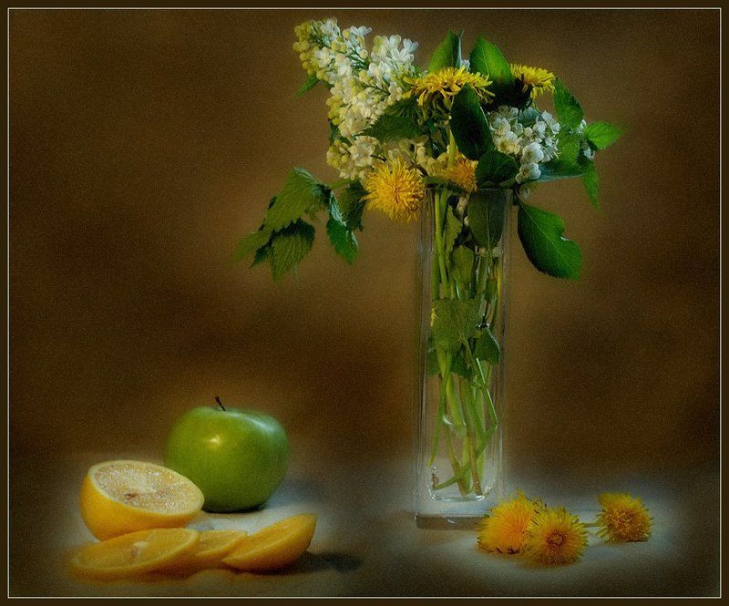 натюрморт, букет, цветы, лимон, яблоко Жёлто-зелёный натюрморт...photo preview