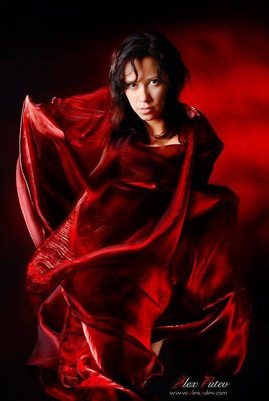 красное,перо,девушка,студия,портрет, Александр Путев