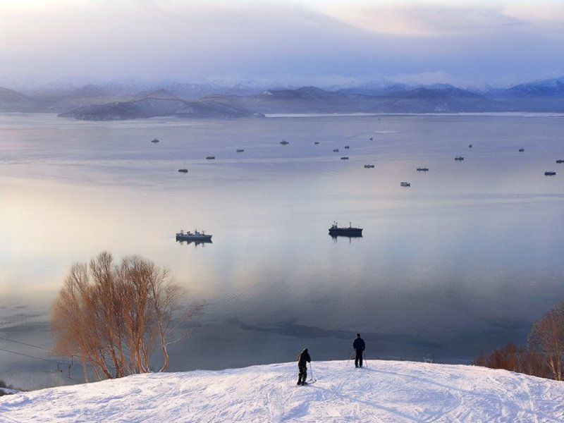 камчатка,горголыжка,небо,бухта,вода,корабли По кораблю на братаphoto preview