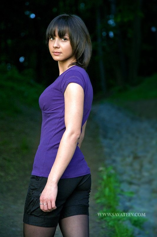 девушка, обернуться Обернувшисьphoto preview